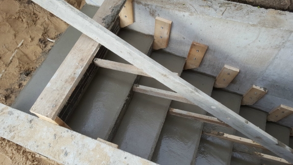 Støbning af betontrappe i Middelfart – professionelt jord- og betonarbejde udført af lokalt beton firma